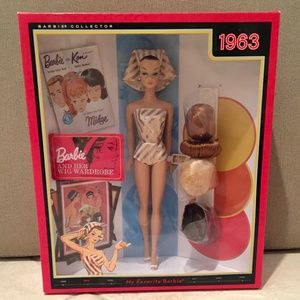 My Favorite Barbie: Barbie and her Wig Wardrobe